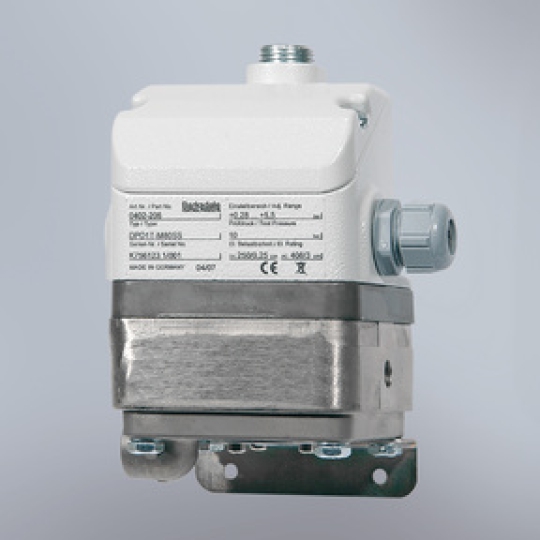Công tắc áp suất hãng  Barksdale  0402-061 Description: DPD1T-M3SS  