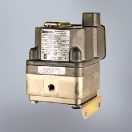 Công tắc áp suất chênh áp Barksdale 0402-206 DPD1T-M80SS Diaphragm Differential Switch Sensor  Barksdale 