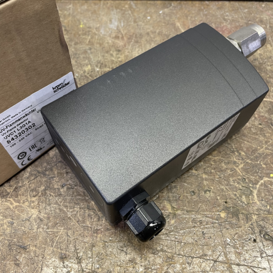 Cảm biến ngọn lửa Kromschroder UVC 1L3G1A, uv flame sensor  Part No: 84320302 
